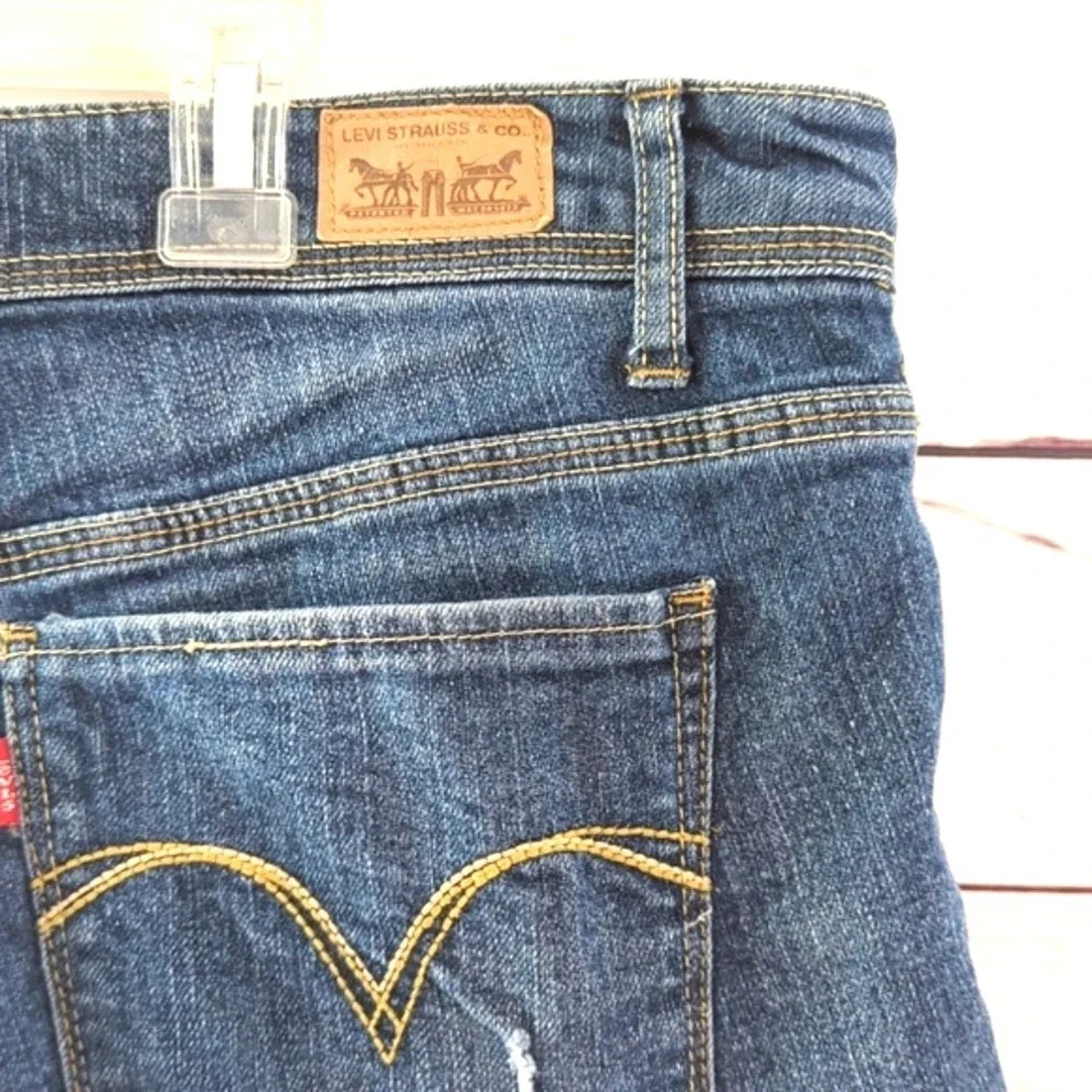 Levi's‎ Midi Y2K Jean Shorts Juniors Distressed Denim Medium Wash Women's Size 9